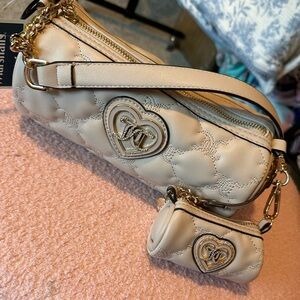 Juicy Couture shoulder bag in sandstone with Heart Medallion